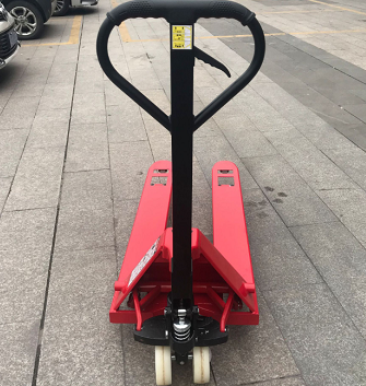 汛期來(lái)臨，叉車(chē)需要加倍進(jìn)行保護(hù)了